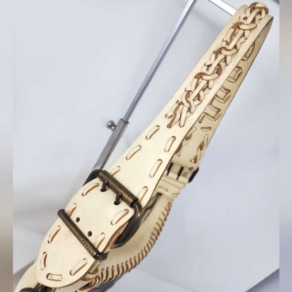 Fendi Runway Oyster Shaped Leather & Metal Shoulder Bag - Picture 9 of 16